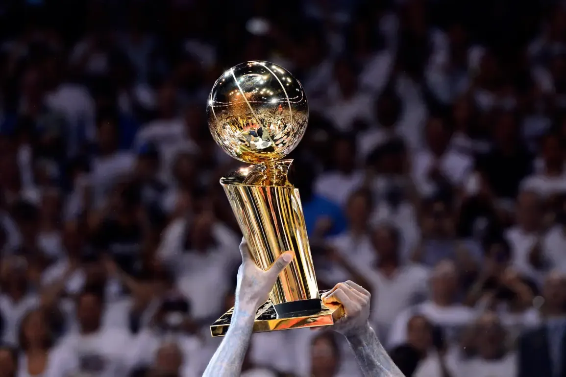 ¿Qué equipo levantará el trofeo Larry O'Brien en las Finales de la NBA 2026?